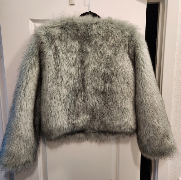 NEW Lovers + Friends Revolve Uptown Faux Fur Coat in Blue size small - Picture 7 of 10